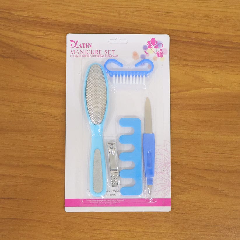 MANICURE PEDICURE NAIL CARE KIT .